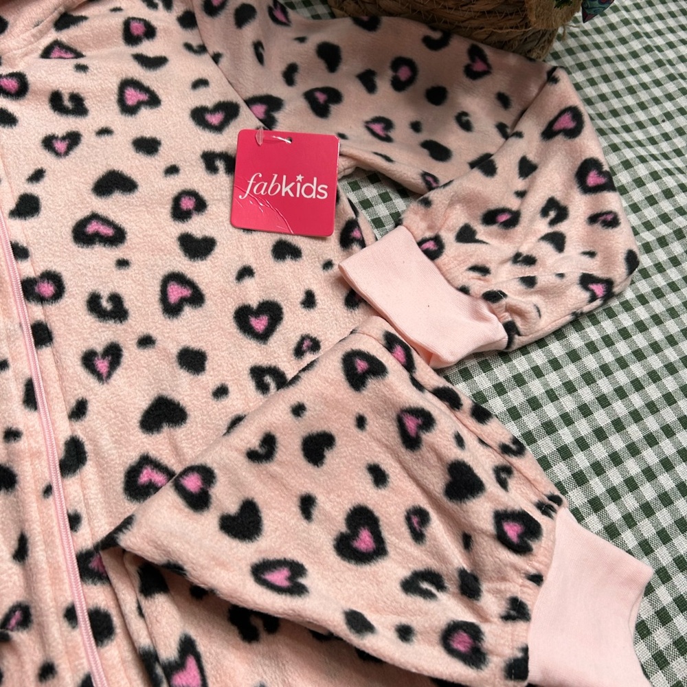 Fabkids Pink Heart Leopard Kids Onesie - Picture 3 of 5